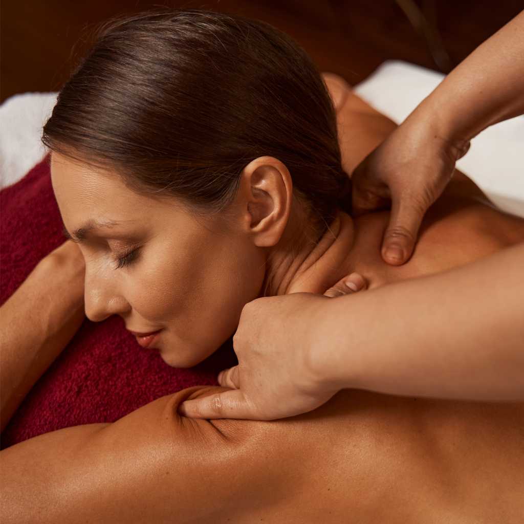 donna sottoposta a massaggi